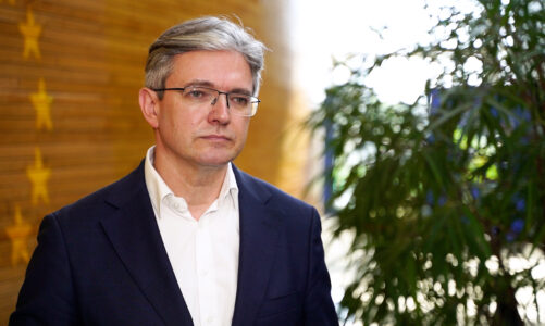 Nowy pakiet farmaceutyczny ma wyrównać szanse pacjentów w całej Unii. W Polsce na niektóre leki czeka się ponad dwa lata dłużej niż w Niemczech