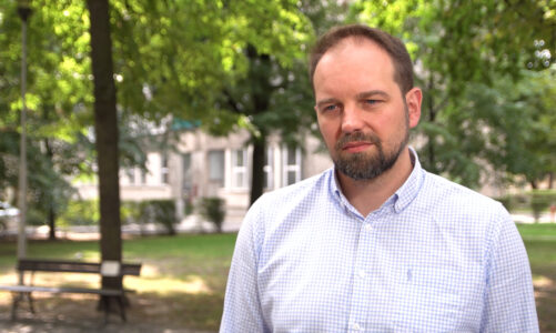 Polscy naukowcy pracują nad nowymi materiałami do chłodzenia i ogrzewania budynków. Inspiracją jest budowa motyli