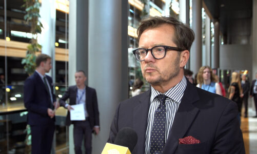 M. Wawrykiewicz (PO): Postępowanie z art. 7 przeciw Węgrom pokazało iluzoryczność tej sankcji. Unia wywiera naciski poprzez negocjacje nowego budżetu