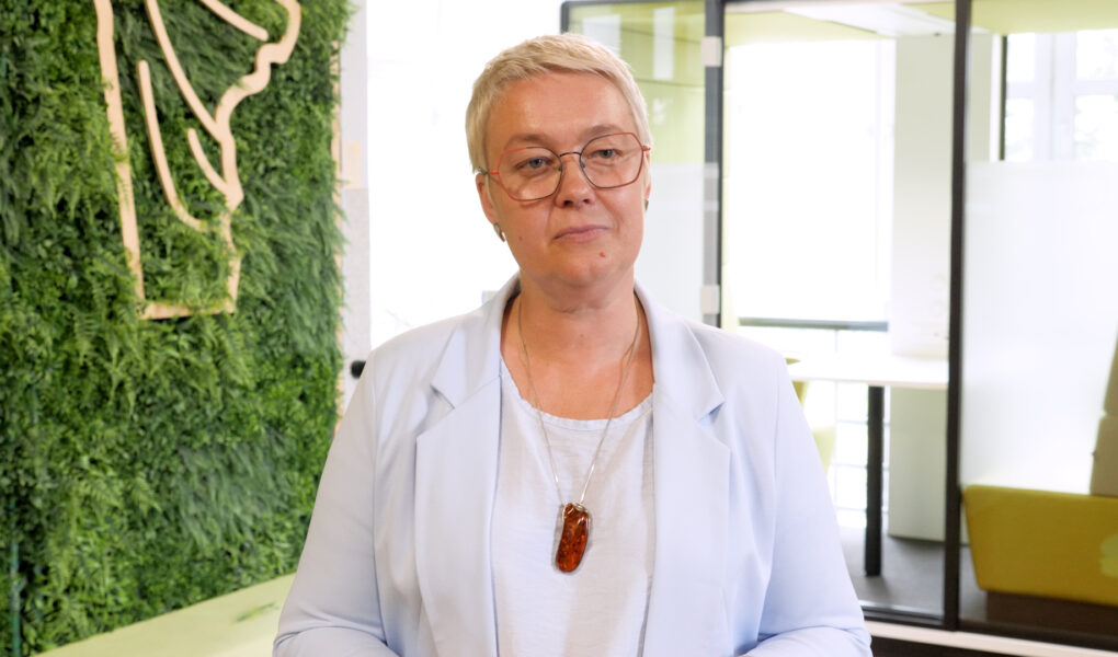 Hałas w szkołach to wciąż duży problem. Coraz więcej placówek jest wyposażanych w kabiny akustyczne