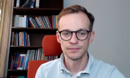 Polska młodzież nie wierzy politykom i instytucjom. Nowa edukacja obywatelska ma zwiększyć ich zaufanie i poczucie sprawczości