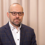 Większość Polaków nie sprawdza, ile wyniesie ich emerytura. Coraz więcej osób na nią odkłada