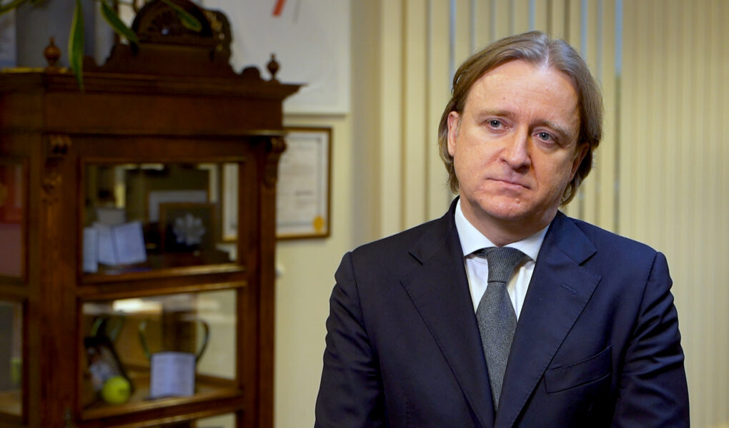 Spada zaufanie do ekspertów i instytucji. Odwrócenie kryzysu autorytetów ma duże znaczenie dla nauki