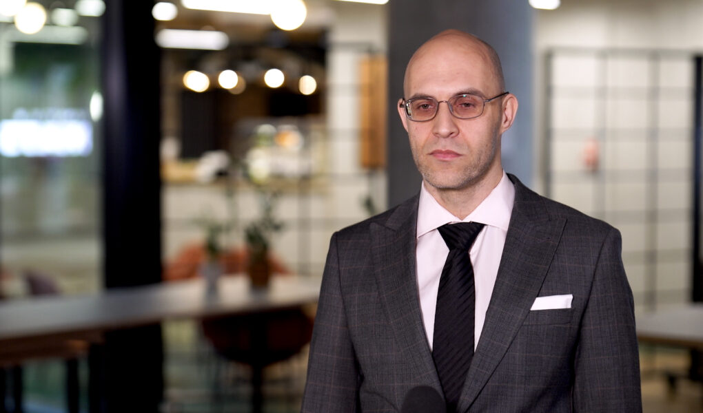 Pracownicy obsługi klienta mierzą się z falą hejtu. Branża chce zmiany standardów komunikacji